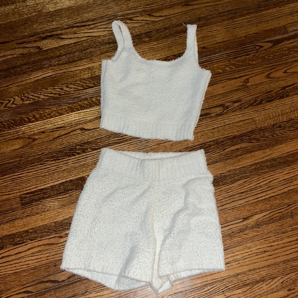 SKIMS Other - SKIMS cozy knit tank + shorts in bone
